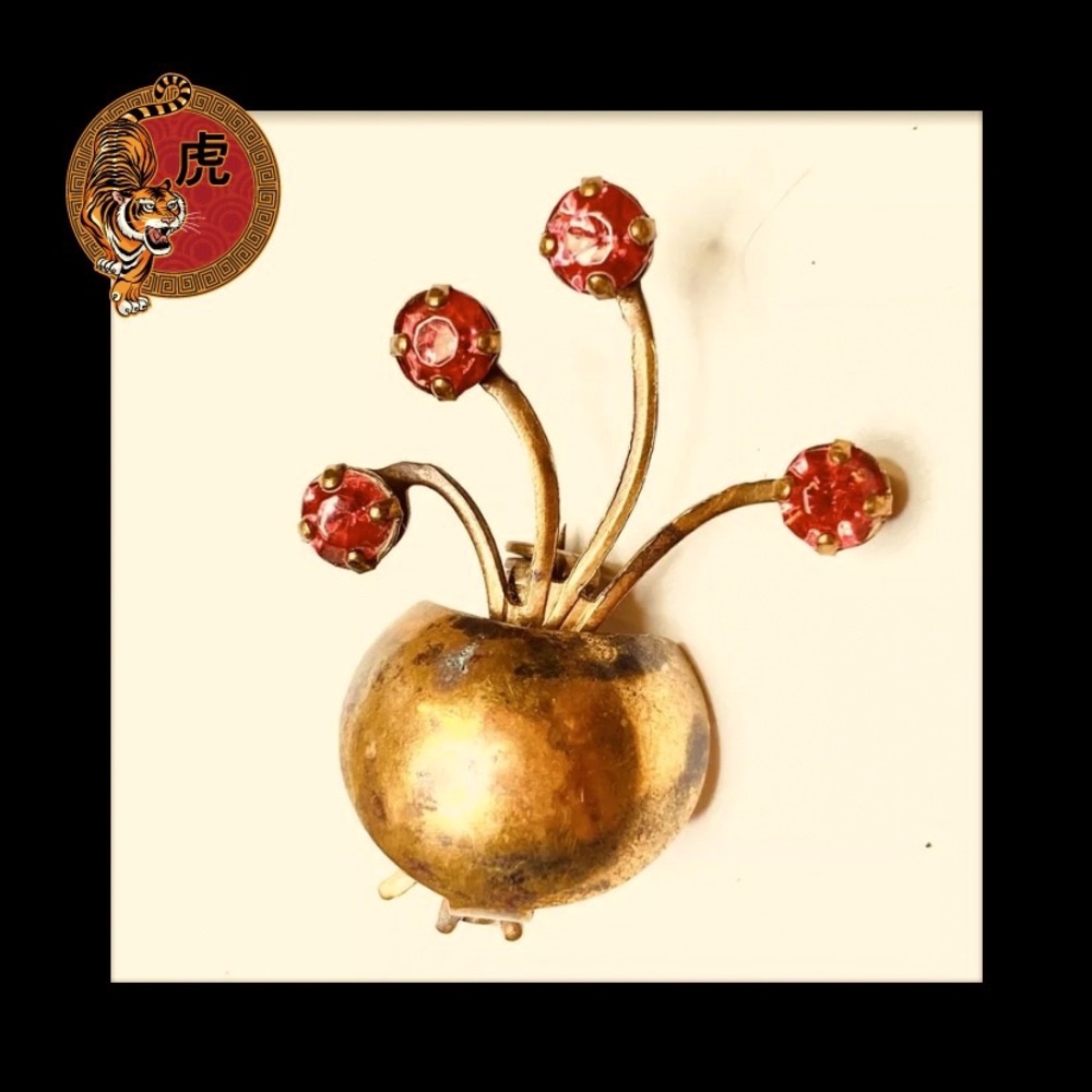 🔴 1930’s Vintage Flower Pot Stone Brass Brooch